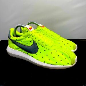 Nike Running Rare Yellow Dots Lifestyle Shoes Womens Size 7 Light Use Fast Ship